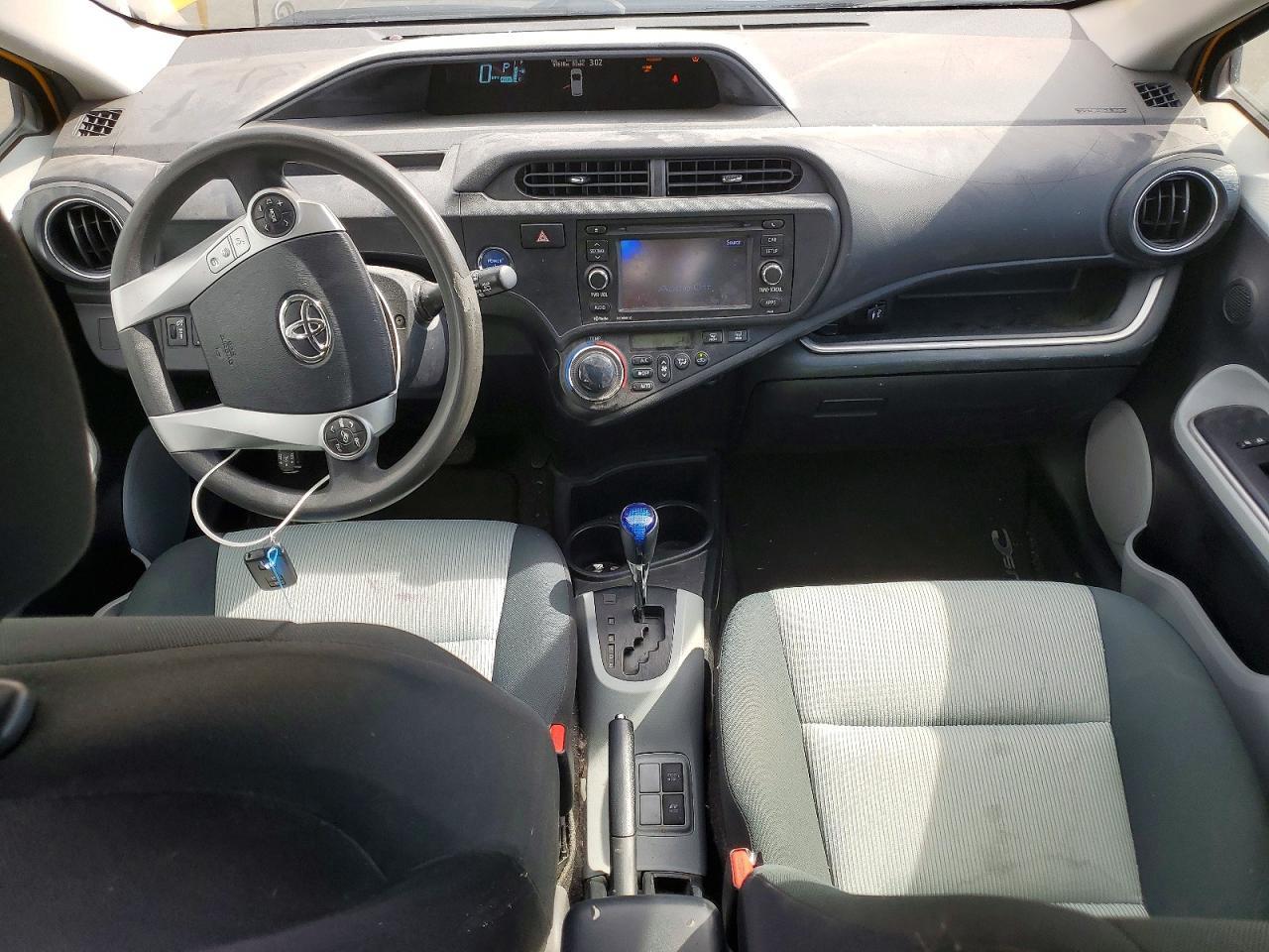 2014 TOYOTA PRIUS C THREE — Фото 8 из 12