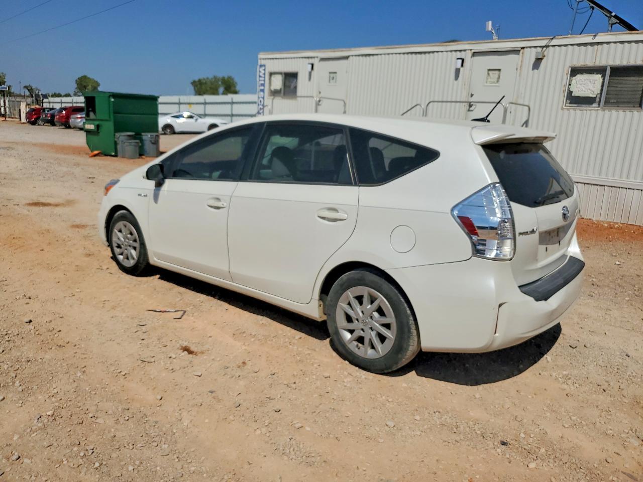 2014 TOYOTA PRIUS V THREE — Фото 2 из 12