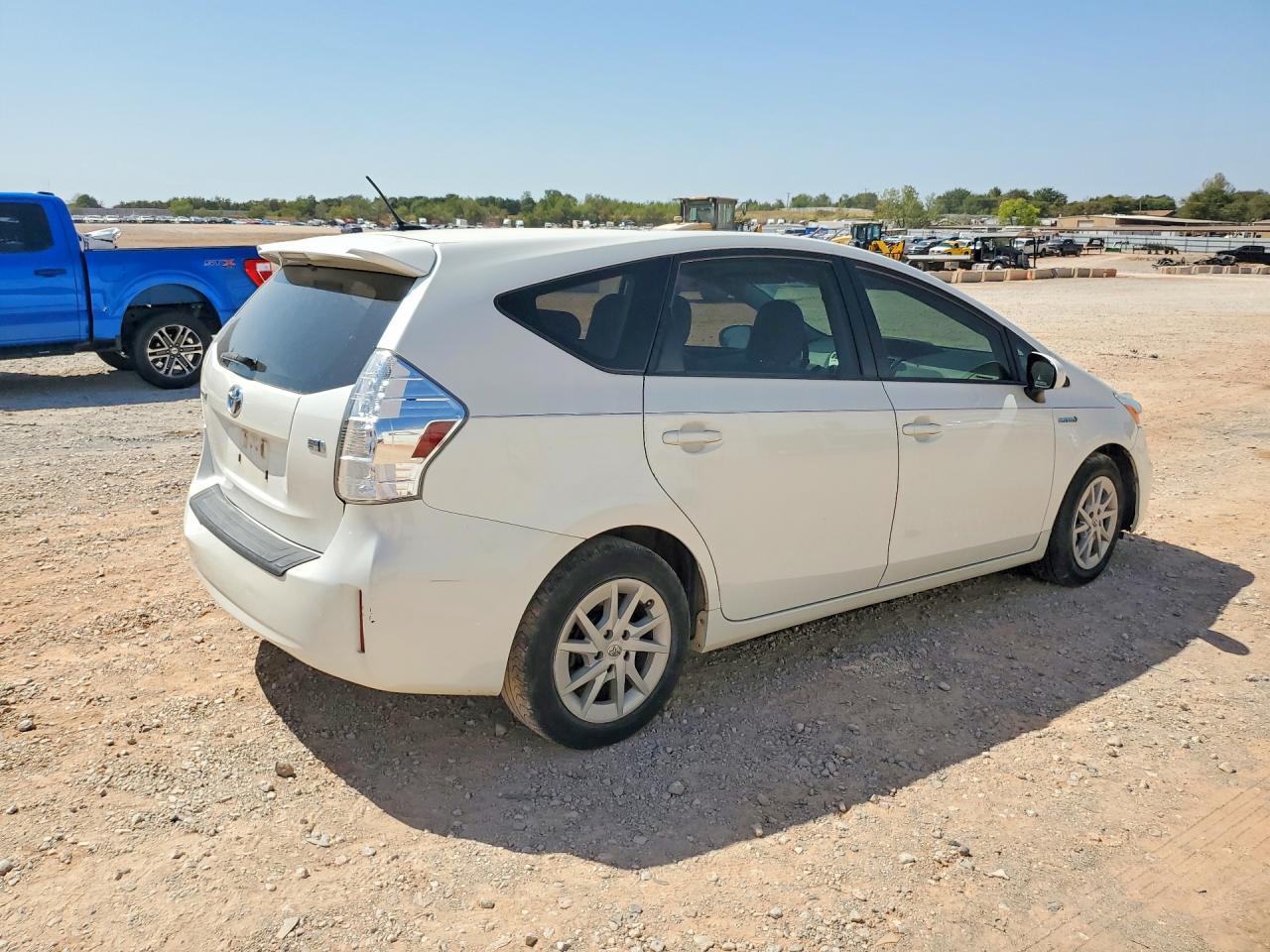 2014 TOYOTA PRIUS V THREE — Фото 3 из 12