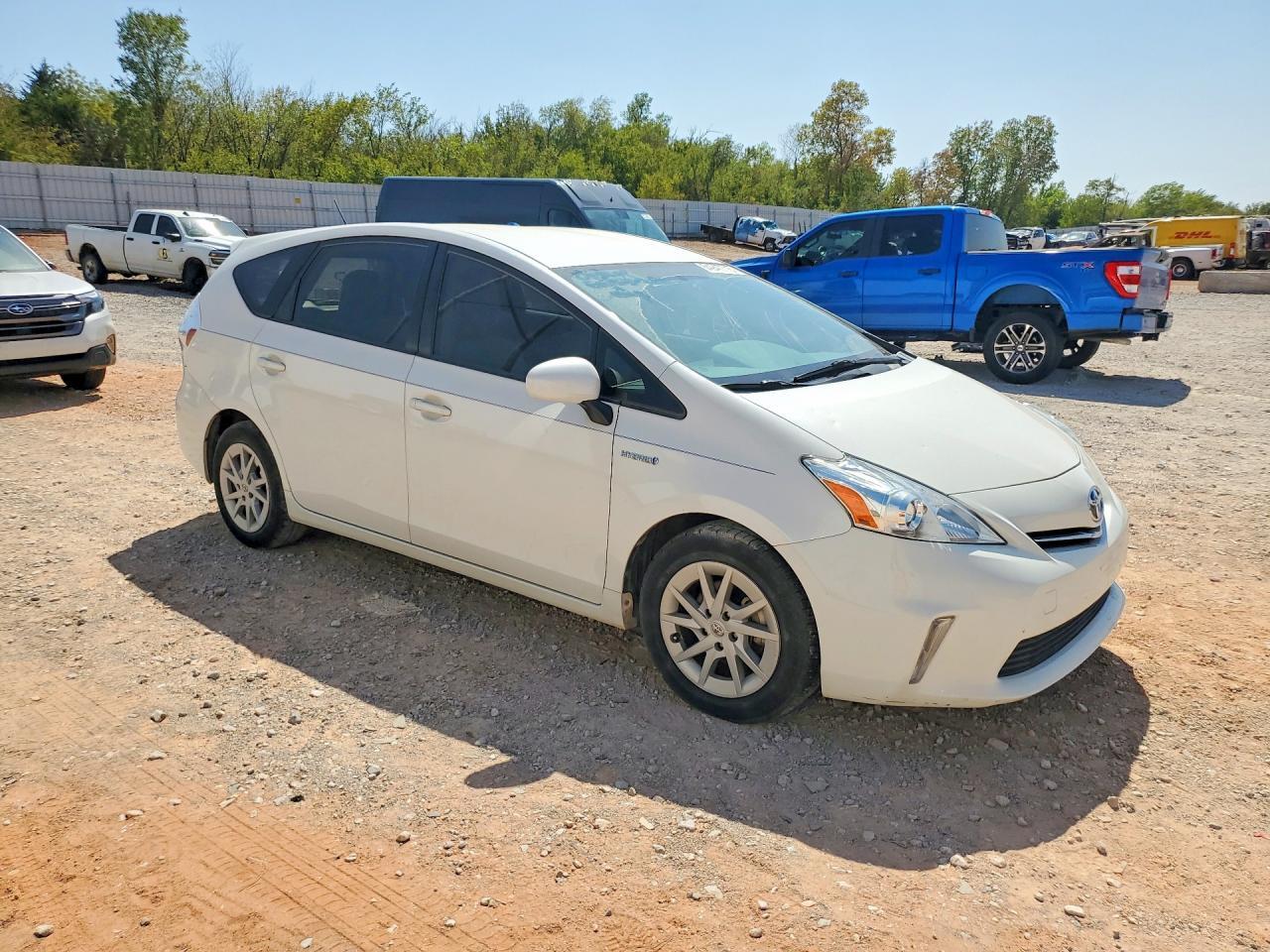 2014 TOYOTA PRIUS V THREE — Фото 4 из 12