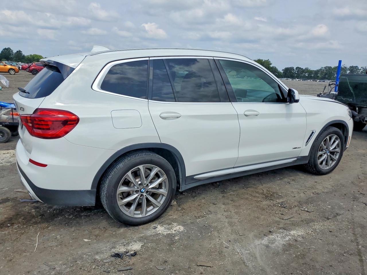 5UXTR9C54JLC72650 2018 BMW X3 photo no. 3
