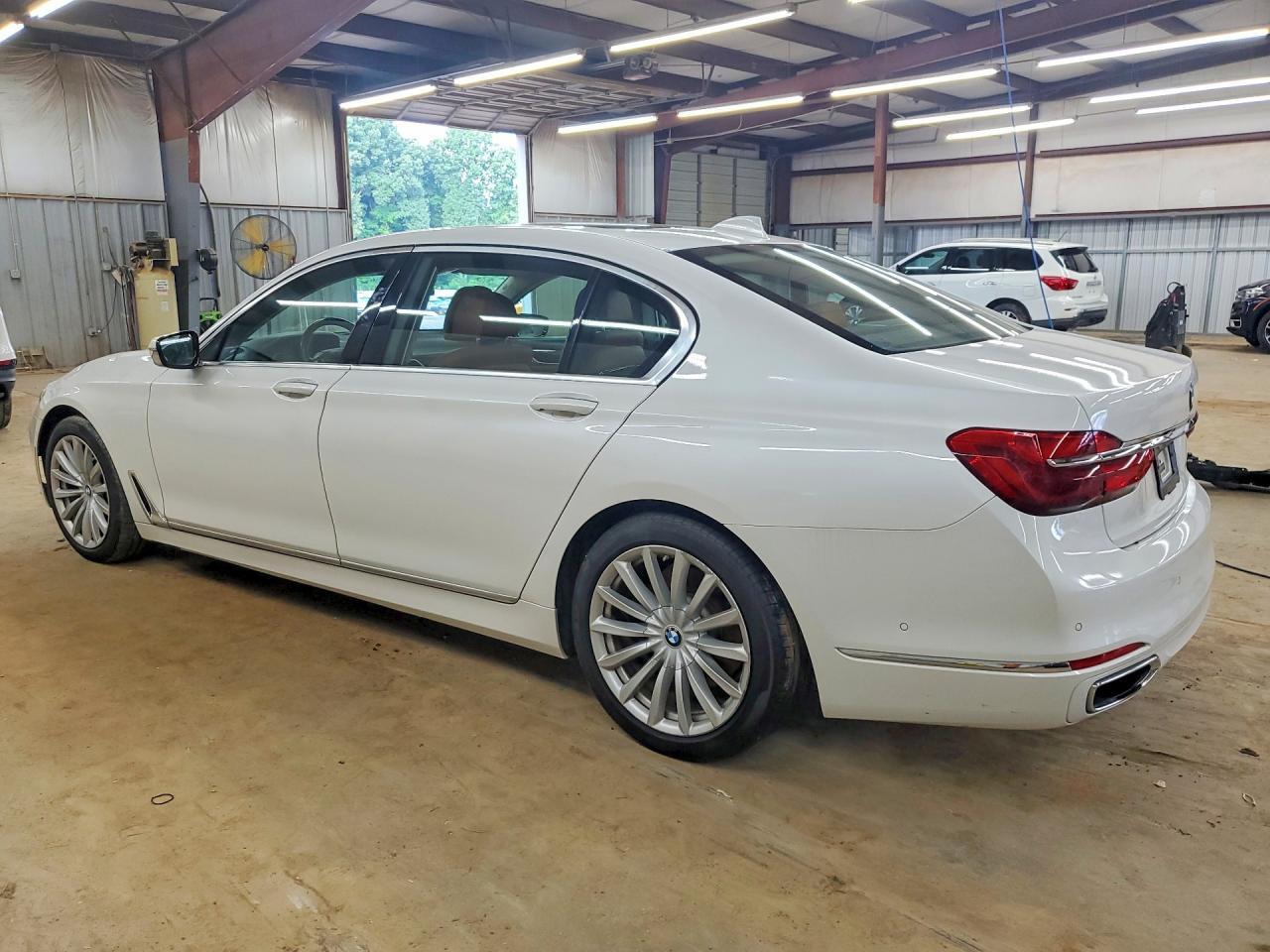 WBA7E2C53JG743146 2018 BMW 740 photo no. 2