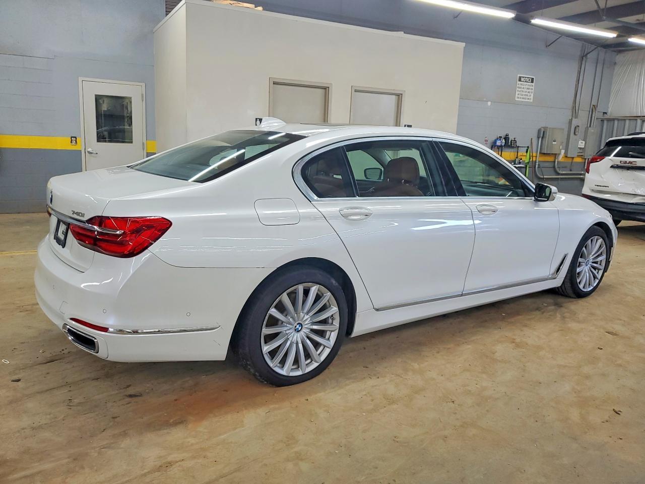 WBA7E2C53JG743146 2018 BMW 740 photo no. 3