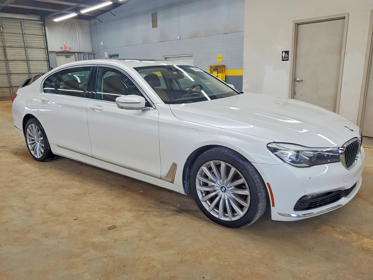 WBA7E2C53JG743146 2018 BMW 740 photo no. 4