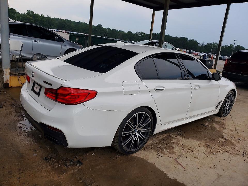 2018 BMW M550XI — Фото 3 из 12