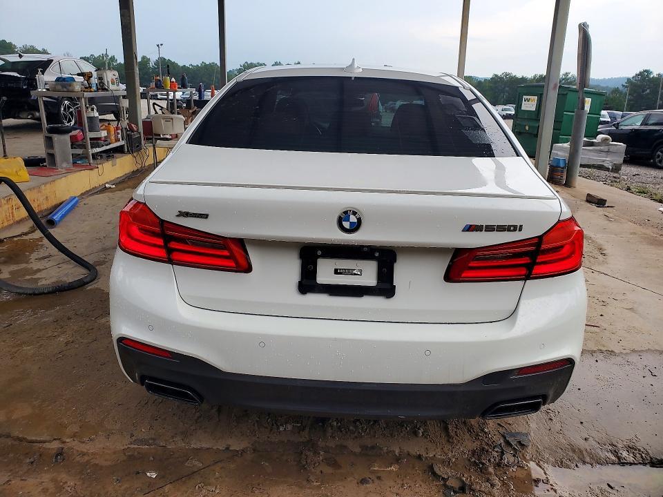 2018 BMW M550XI — Фото 6 из 12