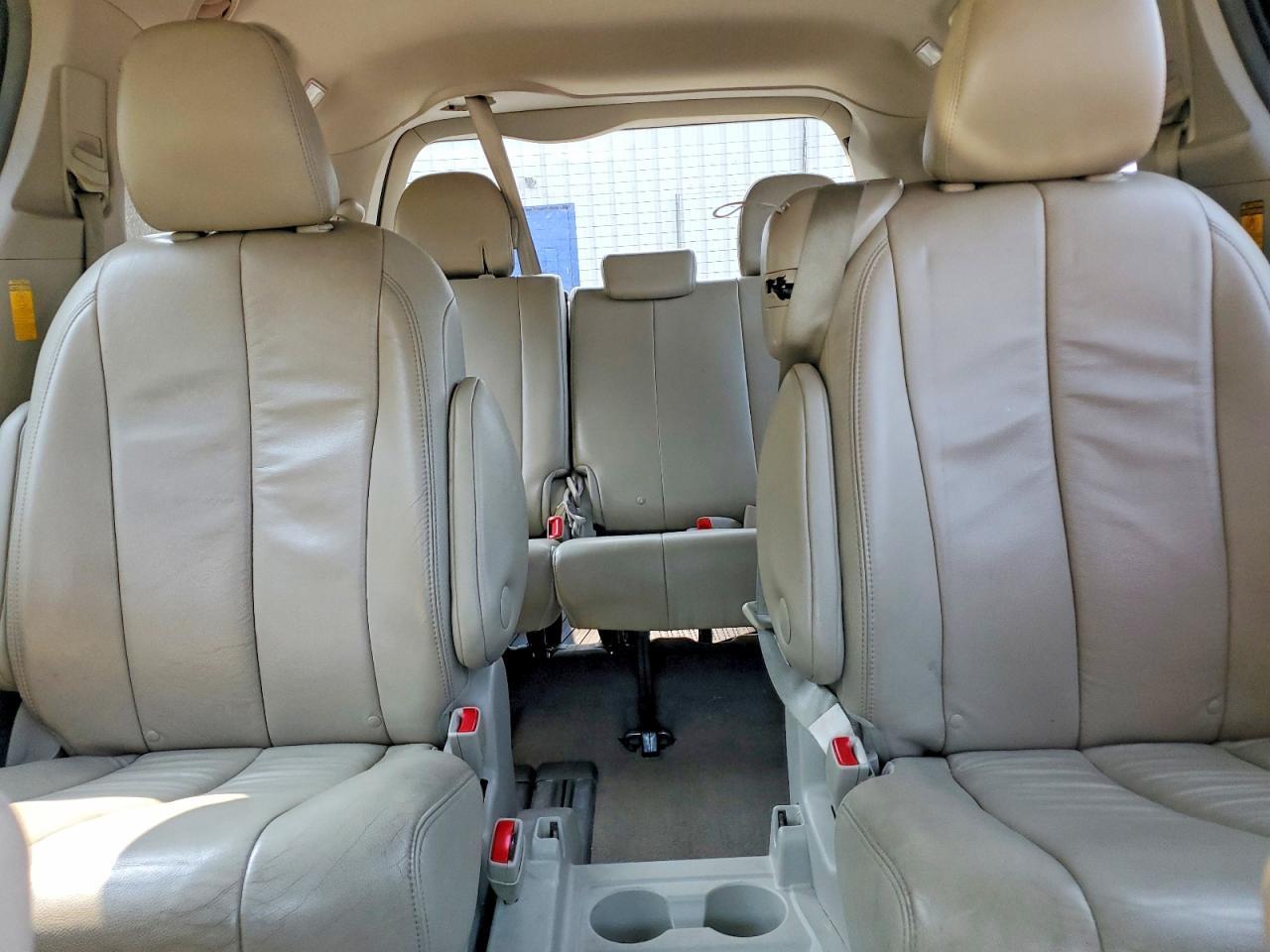 2014 TOYOTA SIENNA XLE 8-PASSENGER — Фото 10 из 13