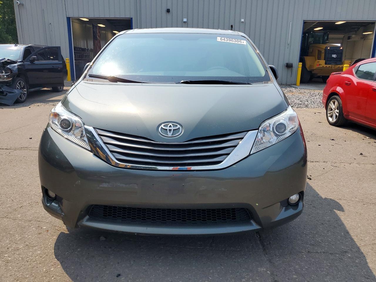 2014 TOYOTA SIENNA XLE 8-PASSENGER — Фото 5 из 13