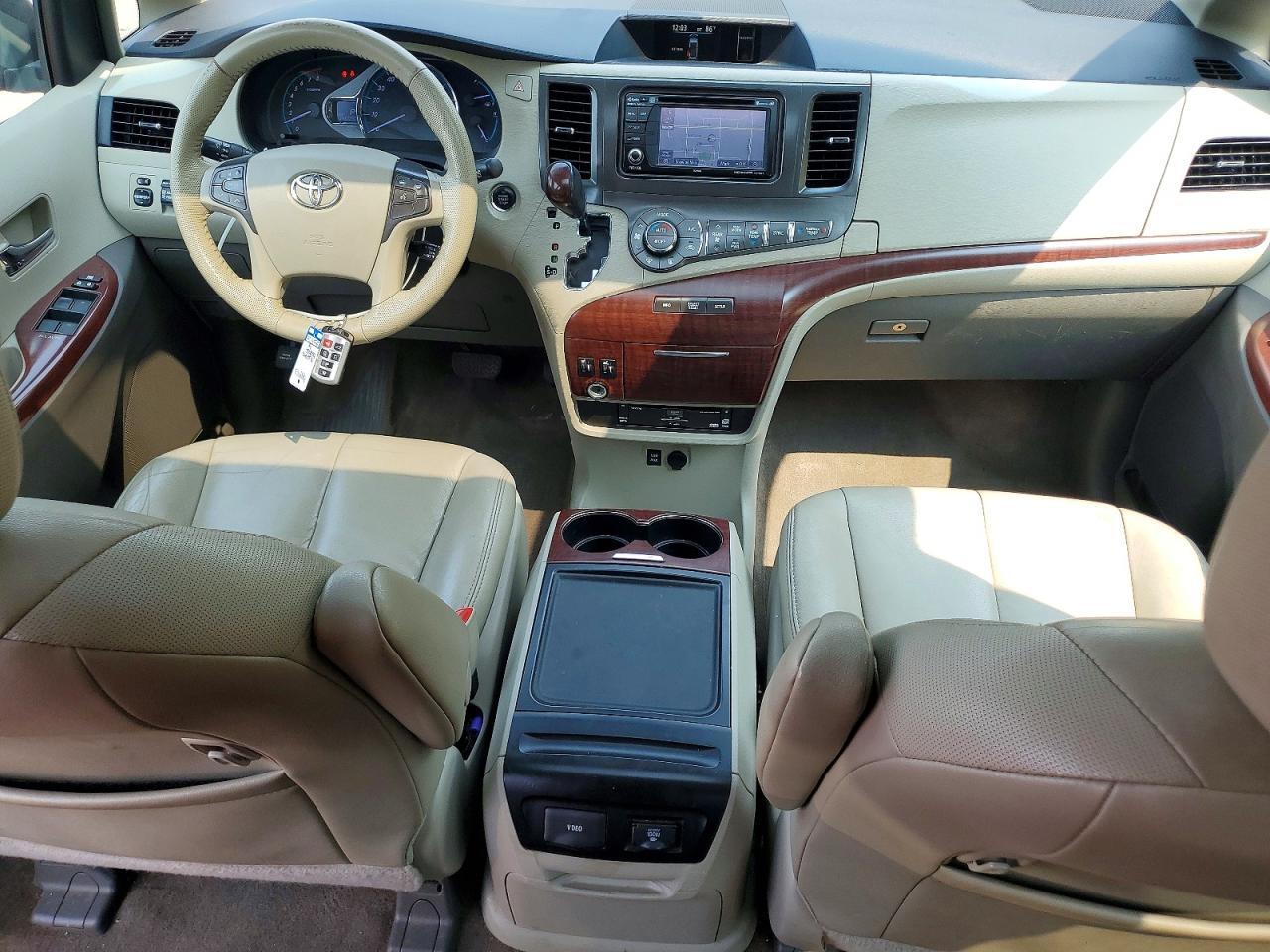 2014 TOYOTA SIENNA XLE 8-PASSENGER — Фото 8 из 13