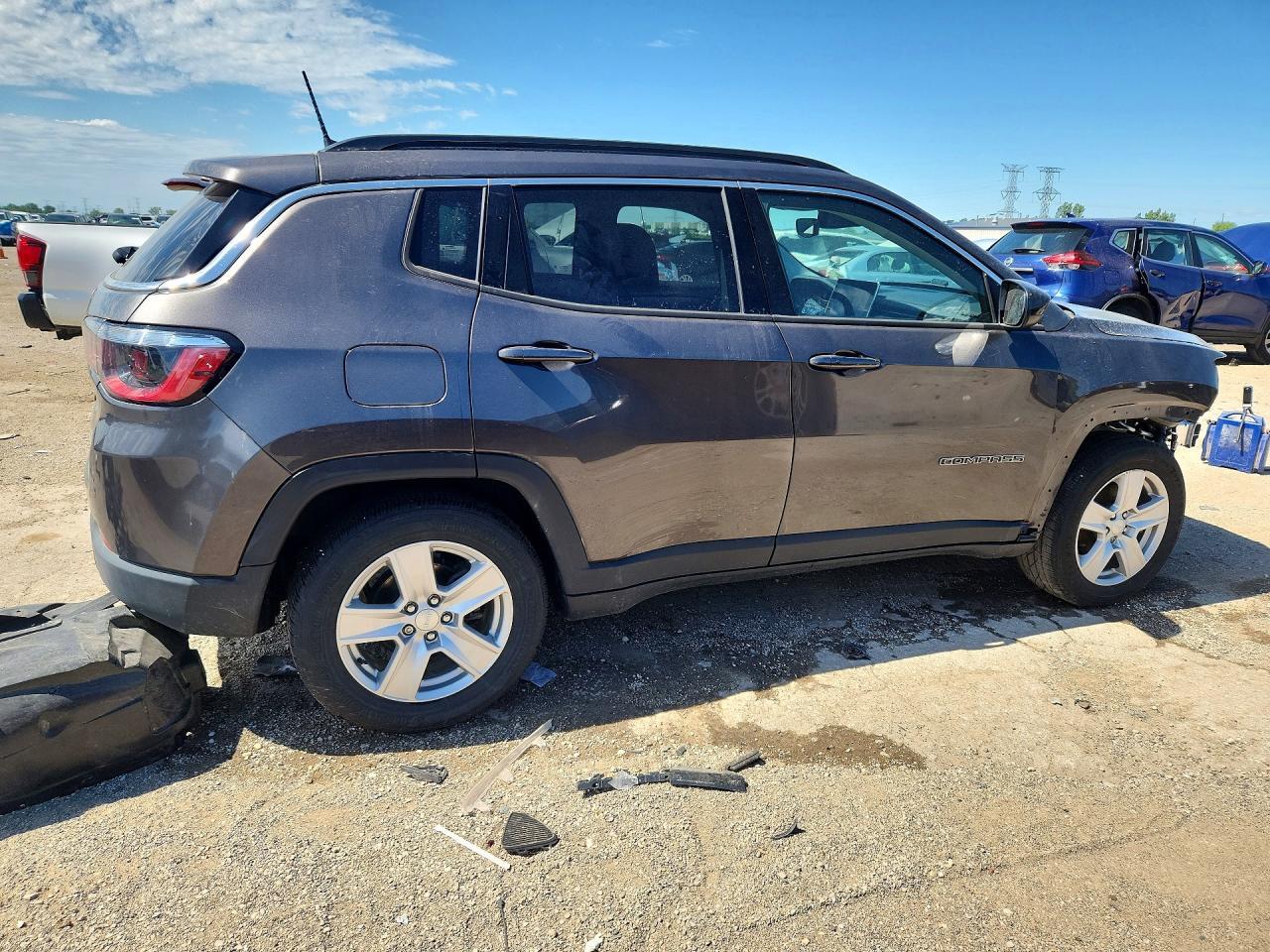 2022 JEEP COMPASS LATITUDE — Фото 3 из 13