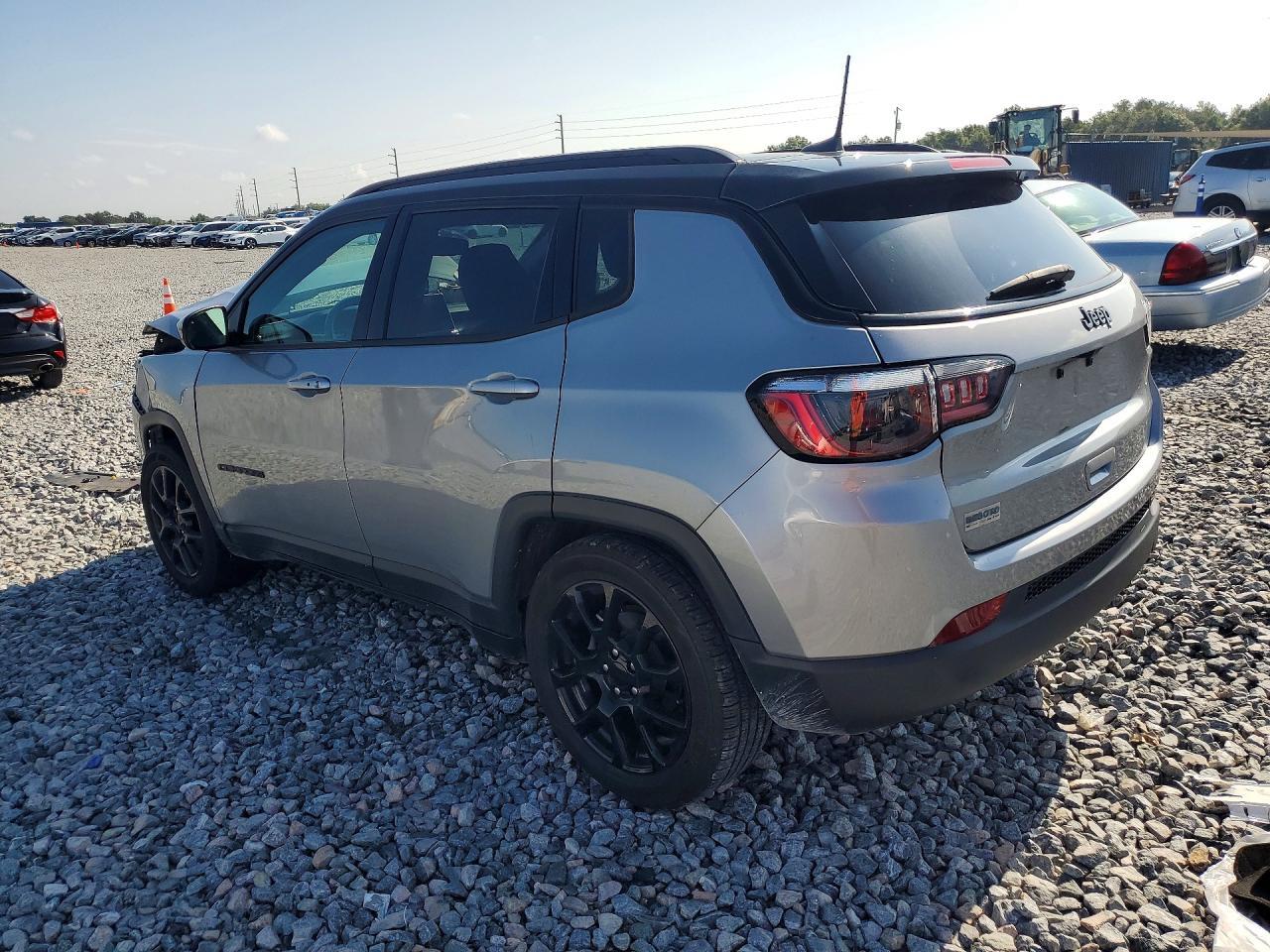 2022 JEEP COMPASS LATITUDE — Фото 2 из 13