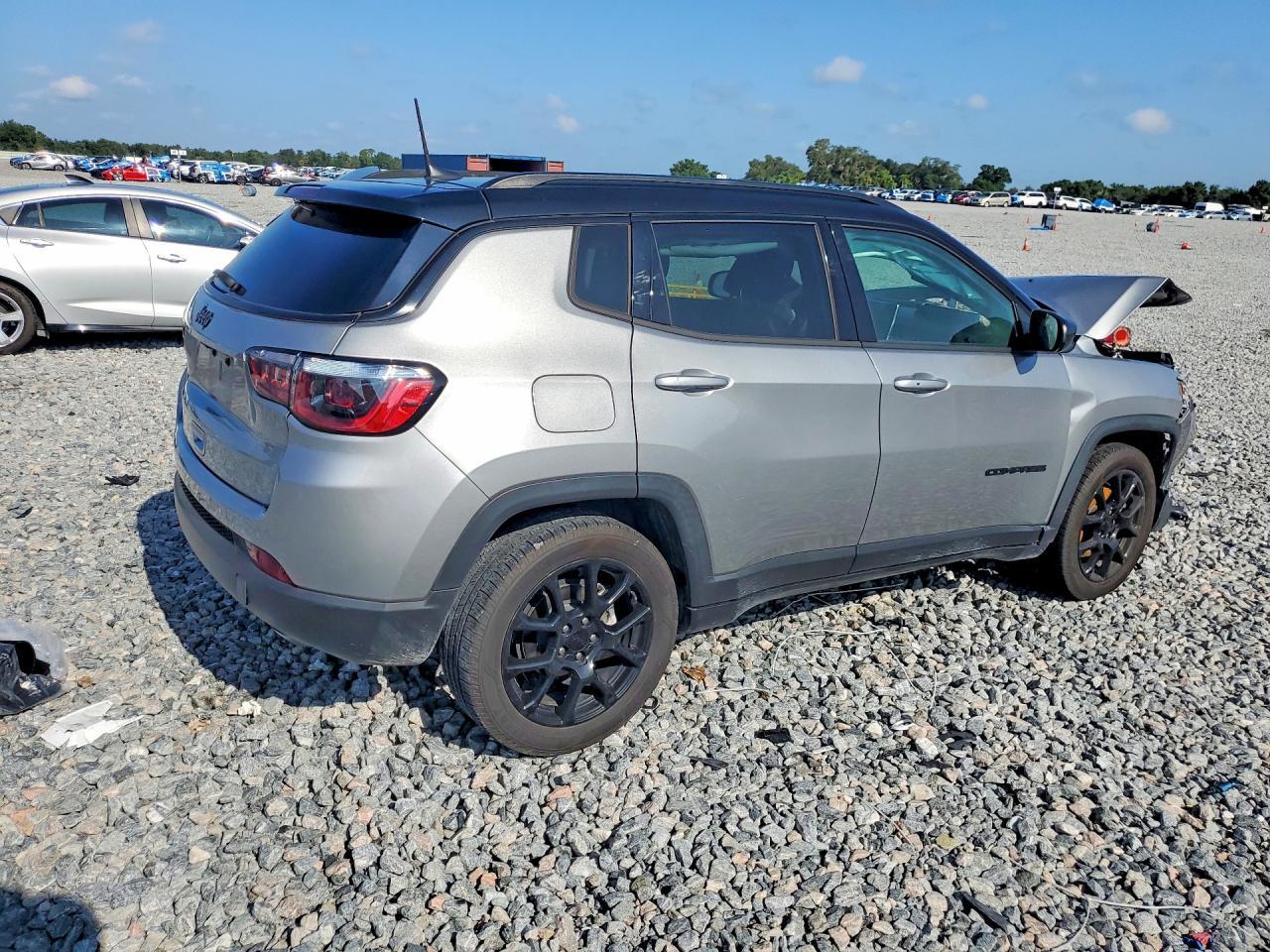 2022 JEEP COMPASS LATITUDE — Фото 3 из 13
