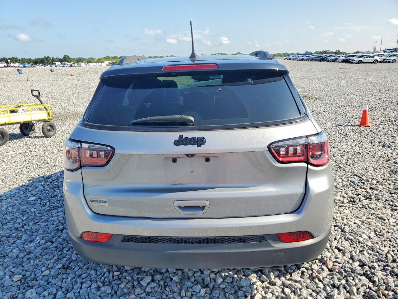 2022 JEEP COMPASS LATITUDE — Фото 6 из 13