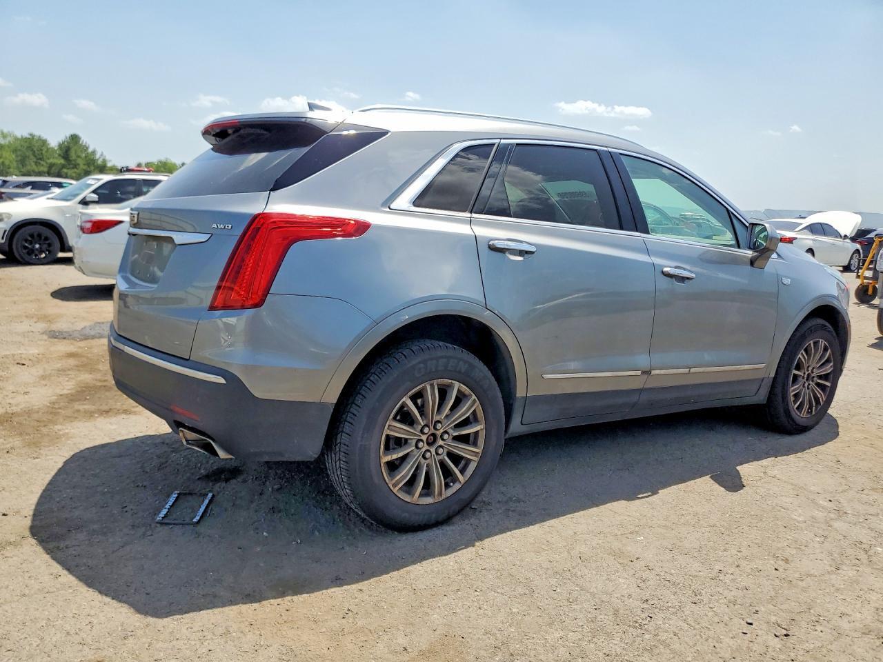 2018 CADILLAC XT5 LUXURY — Фото 3 из 12