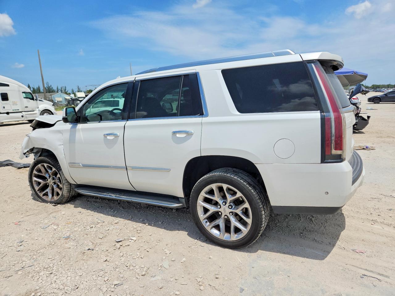 2018 CADILLAC ESCALADE — Фото 2 из 13
