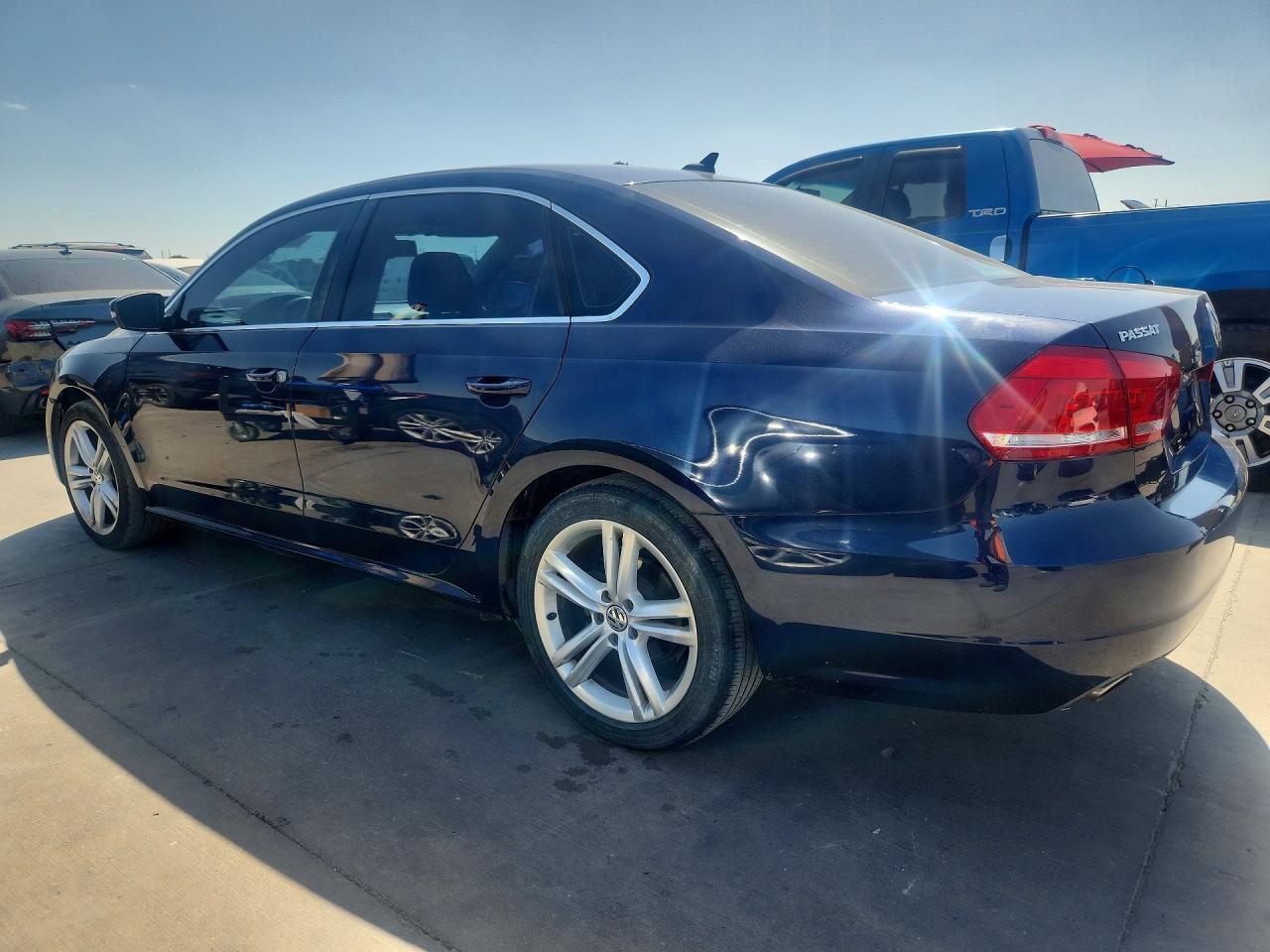 2014 VOLKSWAGEN PASSAT SE — Фото 2 из 12