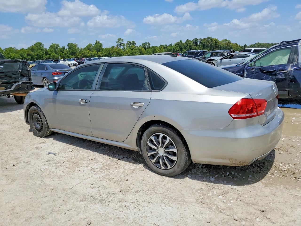 2014 VOLKSWAGEN PASSAT S — Фото 2 из 12