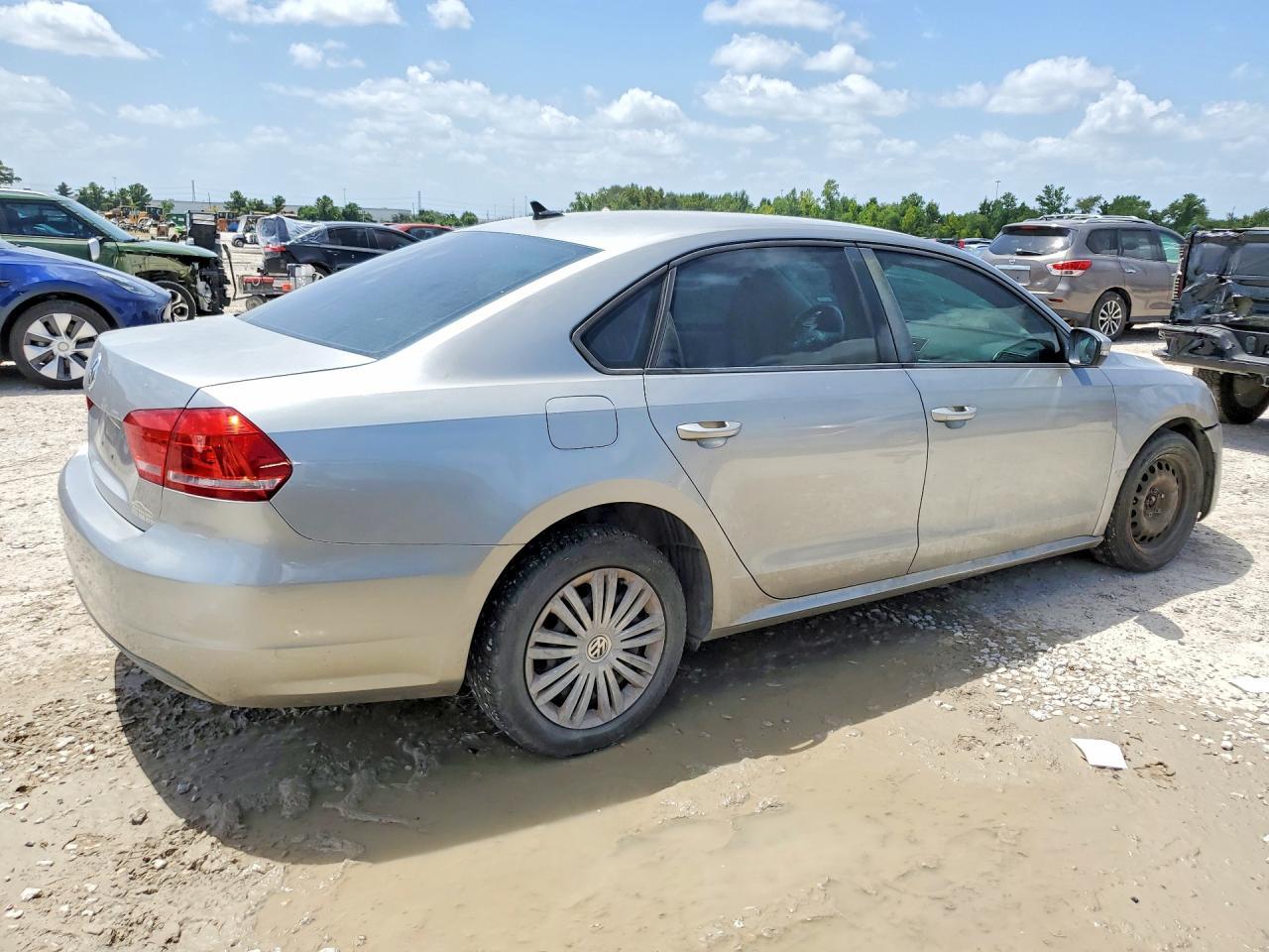 2014 VOLKSWAGEN PASSAT S — Фото 3 из 12