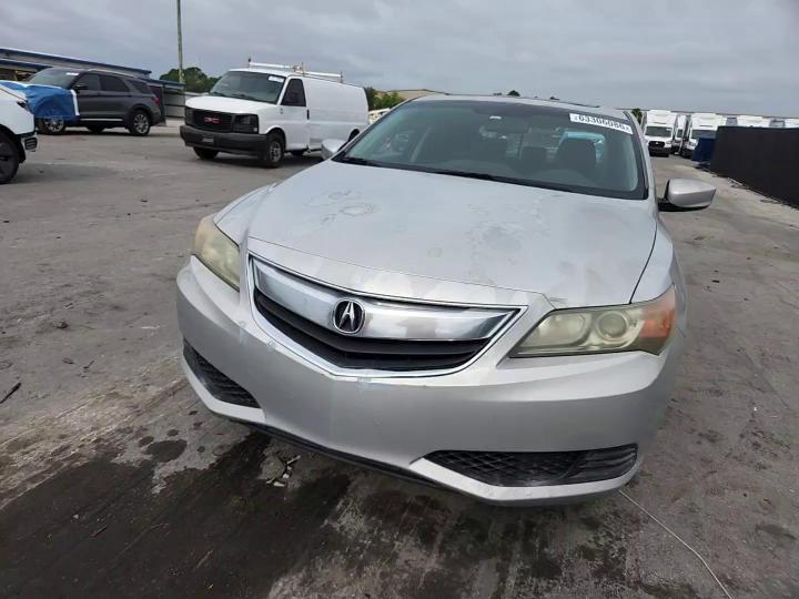 2015 ACURA ILX 20 — Фото 13 из 14