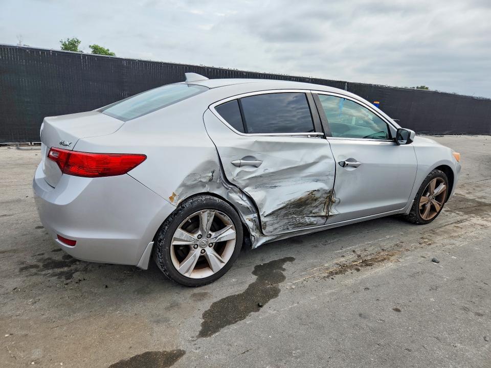 2015 ACURA ILX 20 — Фото 3 из 14
