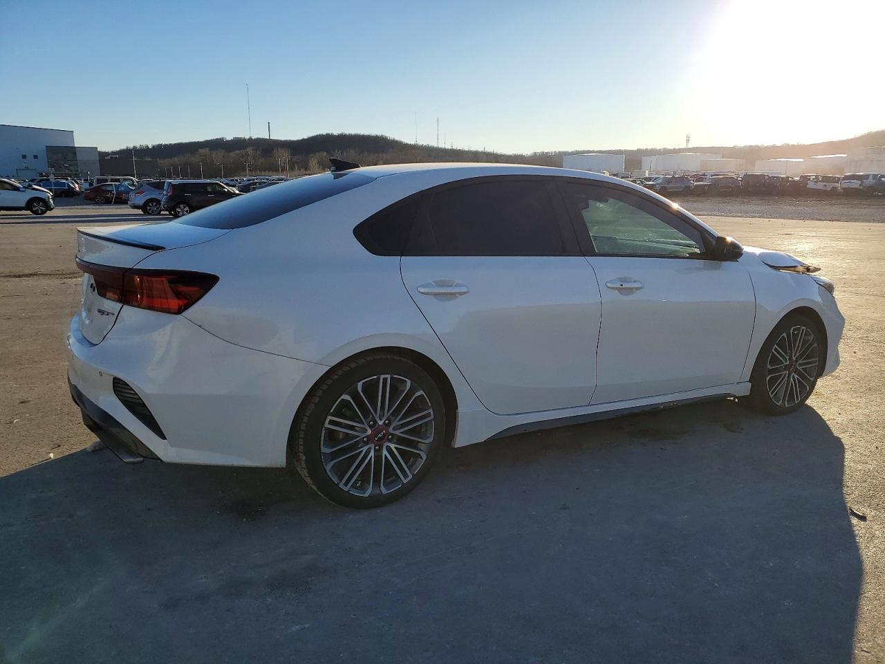 2022 KIA FORTE GT — Фото 3 из 12