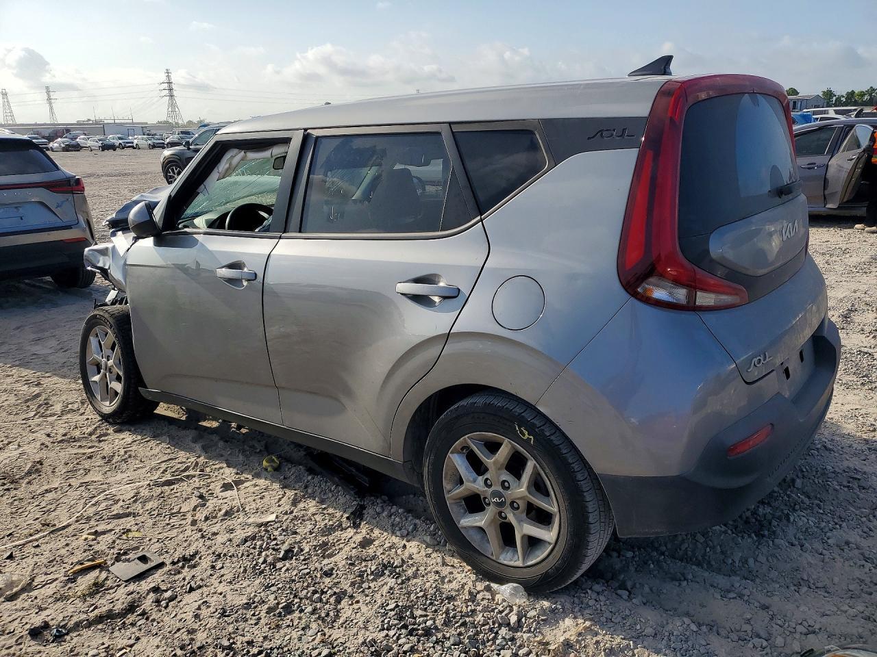 2022 KIA SOUL LX — Фото 2 из 13