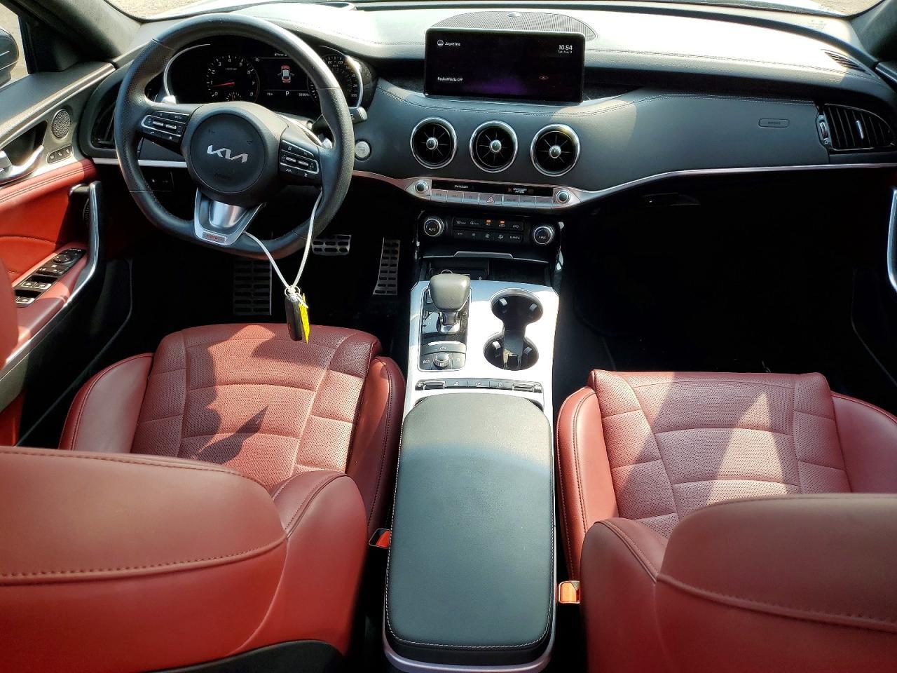 2022 KIA STINGER GT2 — Фото 8 из 13