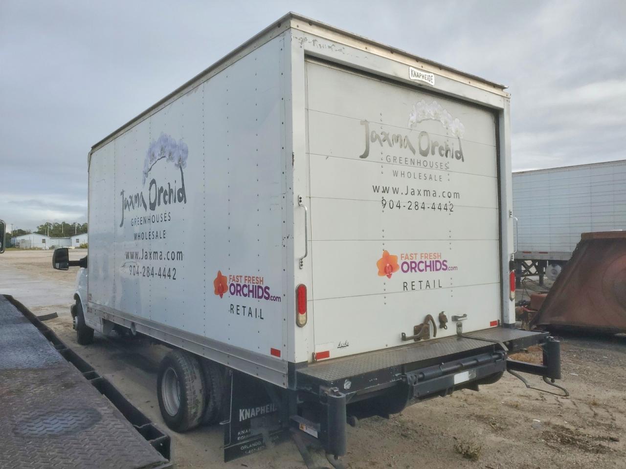 2018 CHEVROLET EXPRESS BOX TRUCK — Фото 2 из 13