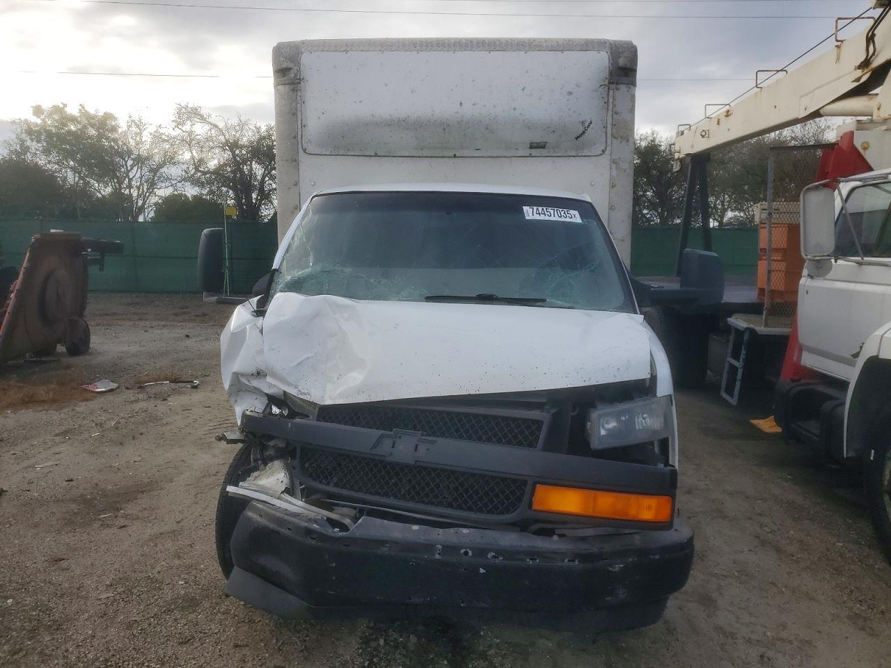 2018 CHEVROLET EXPRESS BOX TRUCK — Фото 5 из 13