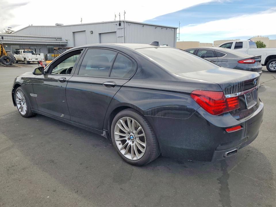 2015 BMW 740 I — Фото 2 из 12