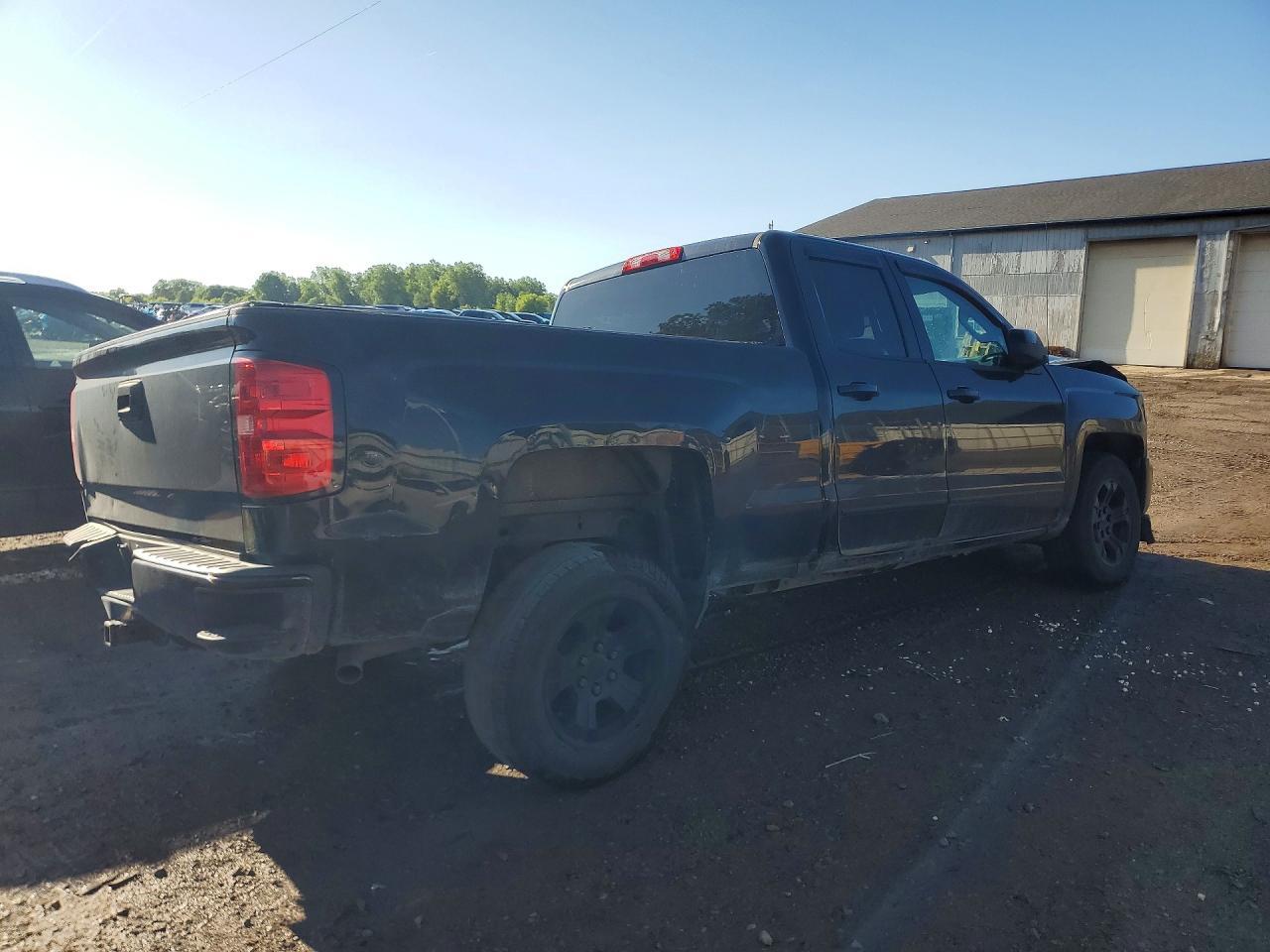 1GCVKREC1JZ146251 2018 CHEVROLET SILVERADO photo no. 3