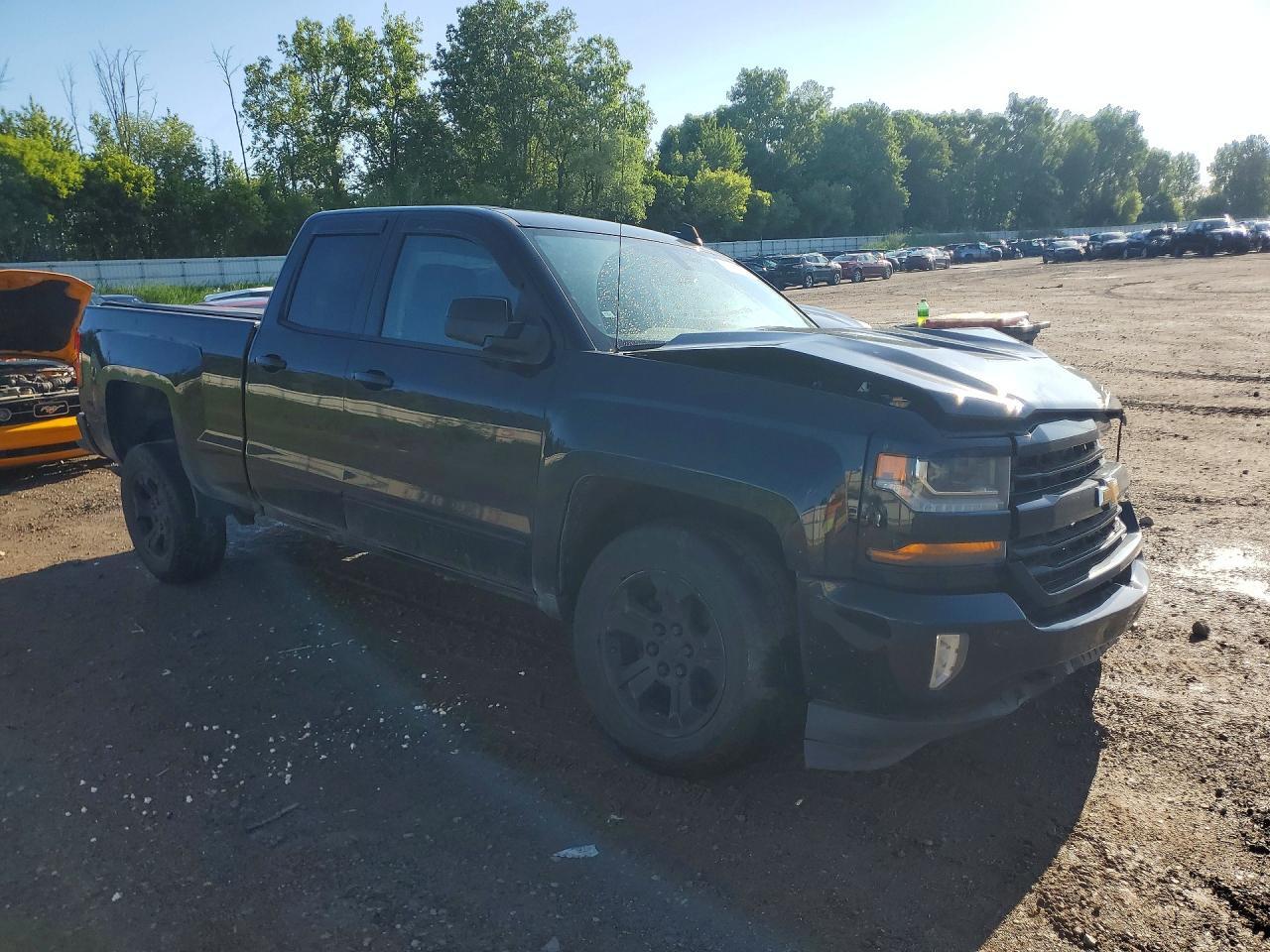 1GCVKREC1JZ146251 2018 CHEVROLET SILVERADO photo no. 4