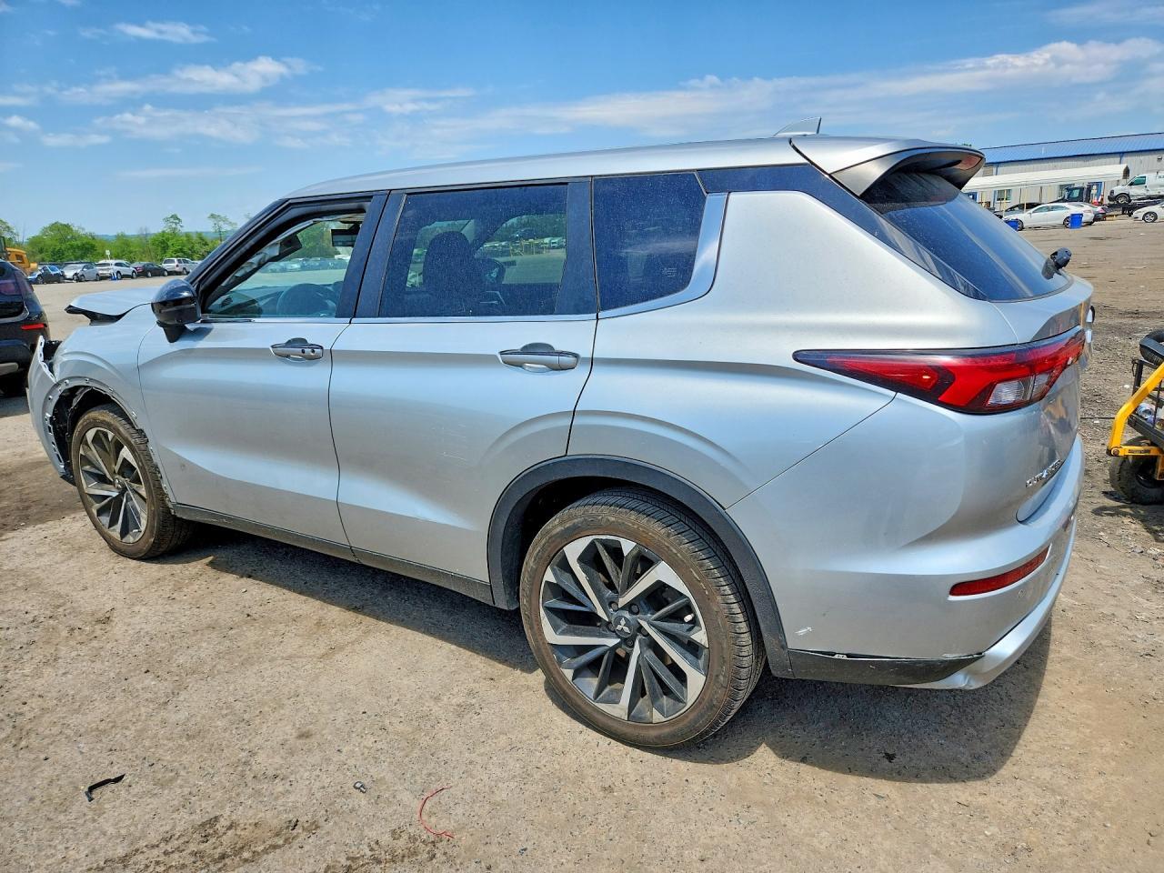 2022 MITSUBISHI OUTLANDER SE — Фото 2 из 13