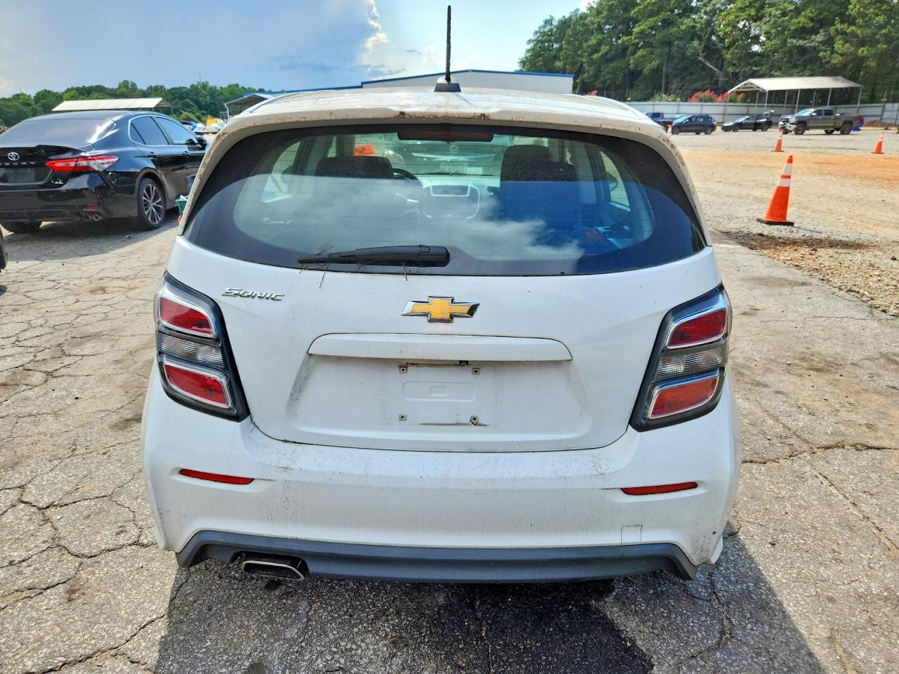 2018 CHEVROLET SONIC — Фото 6 из 12