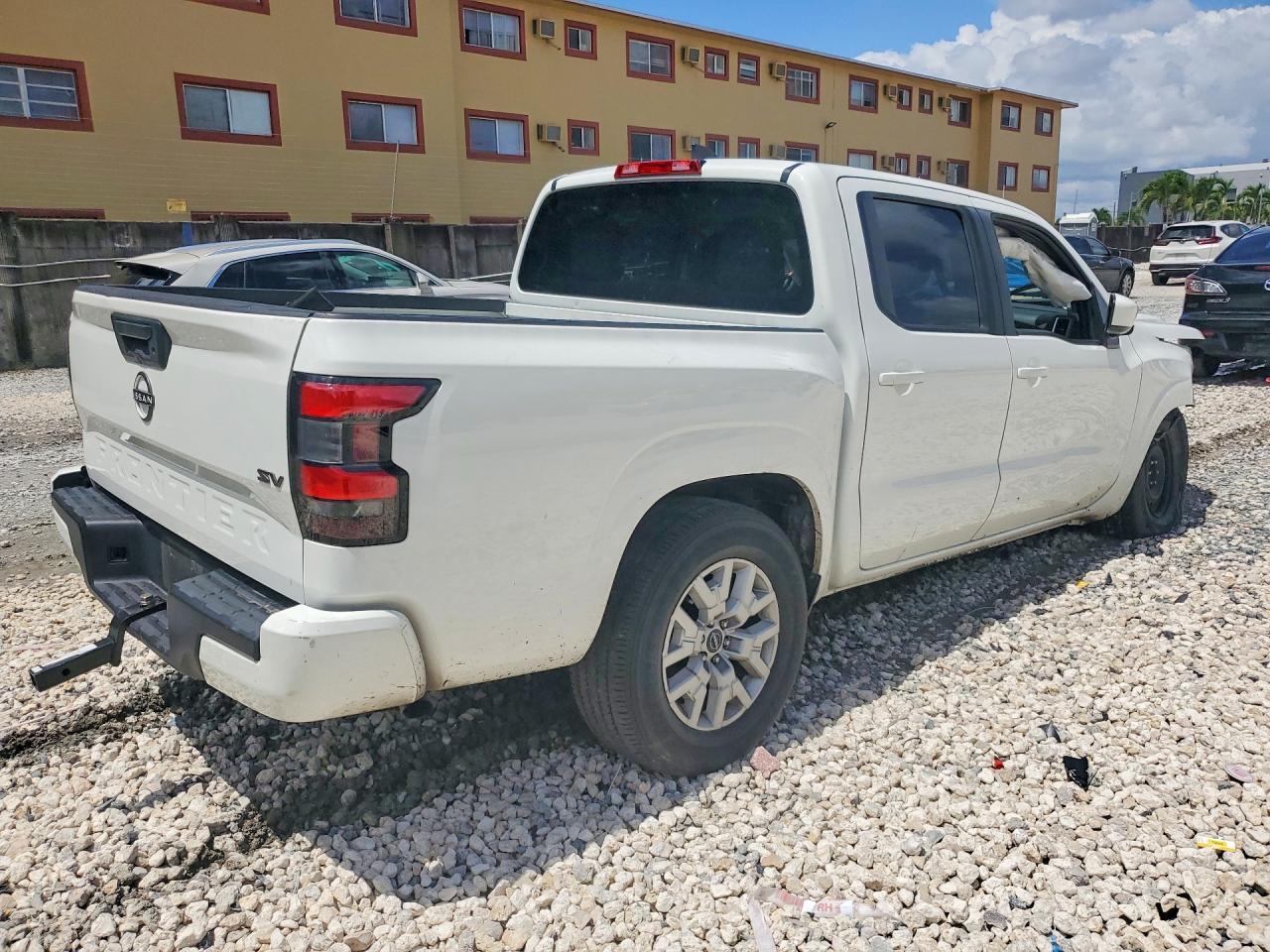 2022 NISSAN FRONTIER SV — Фото 3 из 13