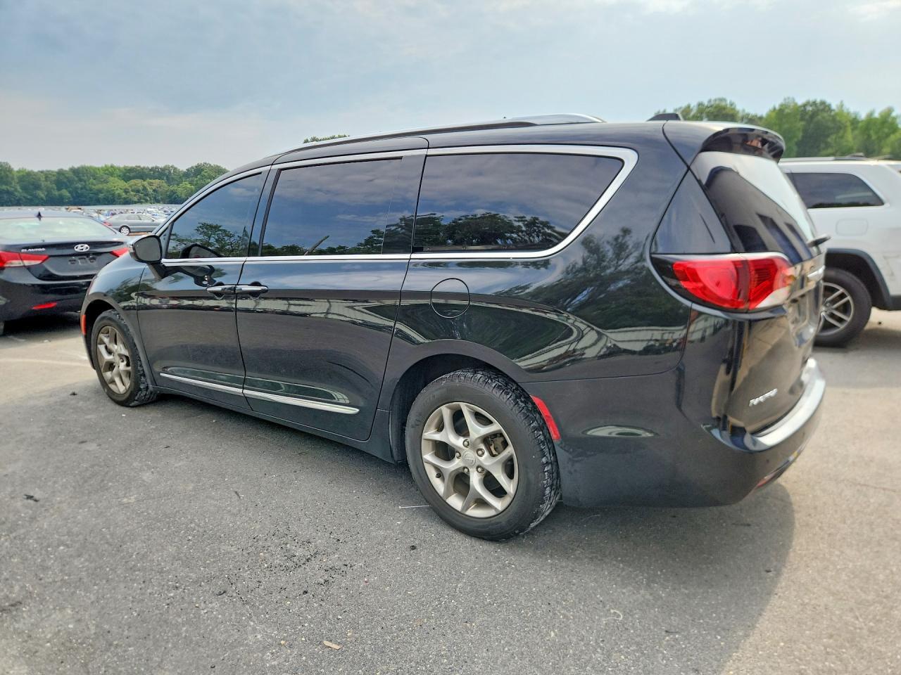 2018 CHRYSLER PACIFICA LIMITED — Фото 2 из 13