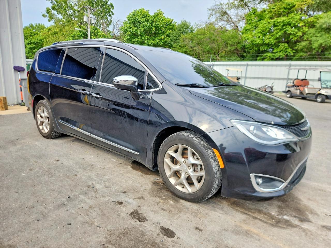 2018 CHRYSLER PACIFICA LIMITED — Фото 4 из 13