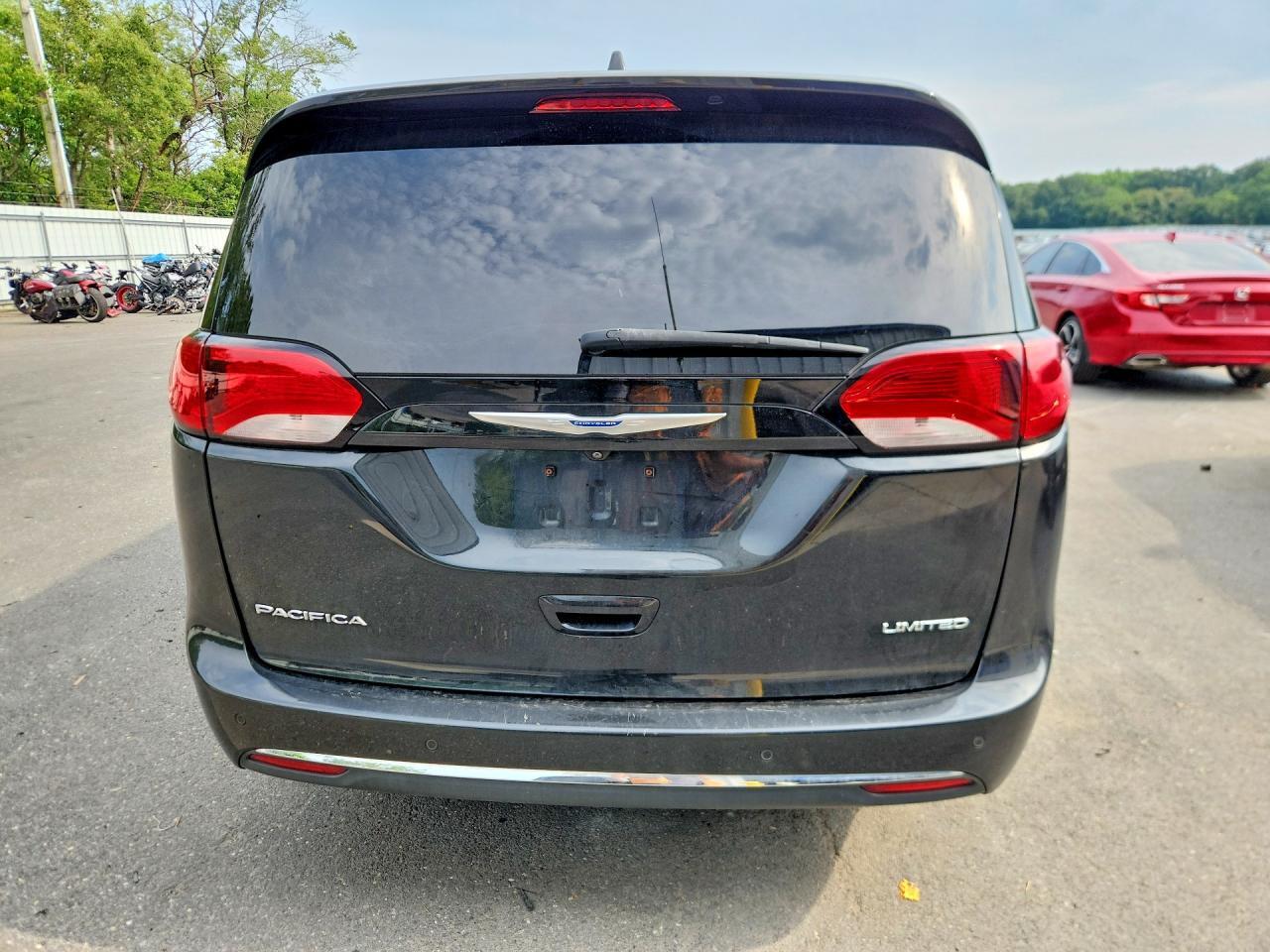 2018 CHRYSLER PACIFICA LIMITED — Фото 6 из 13