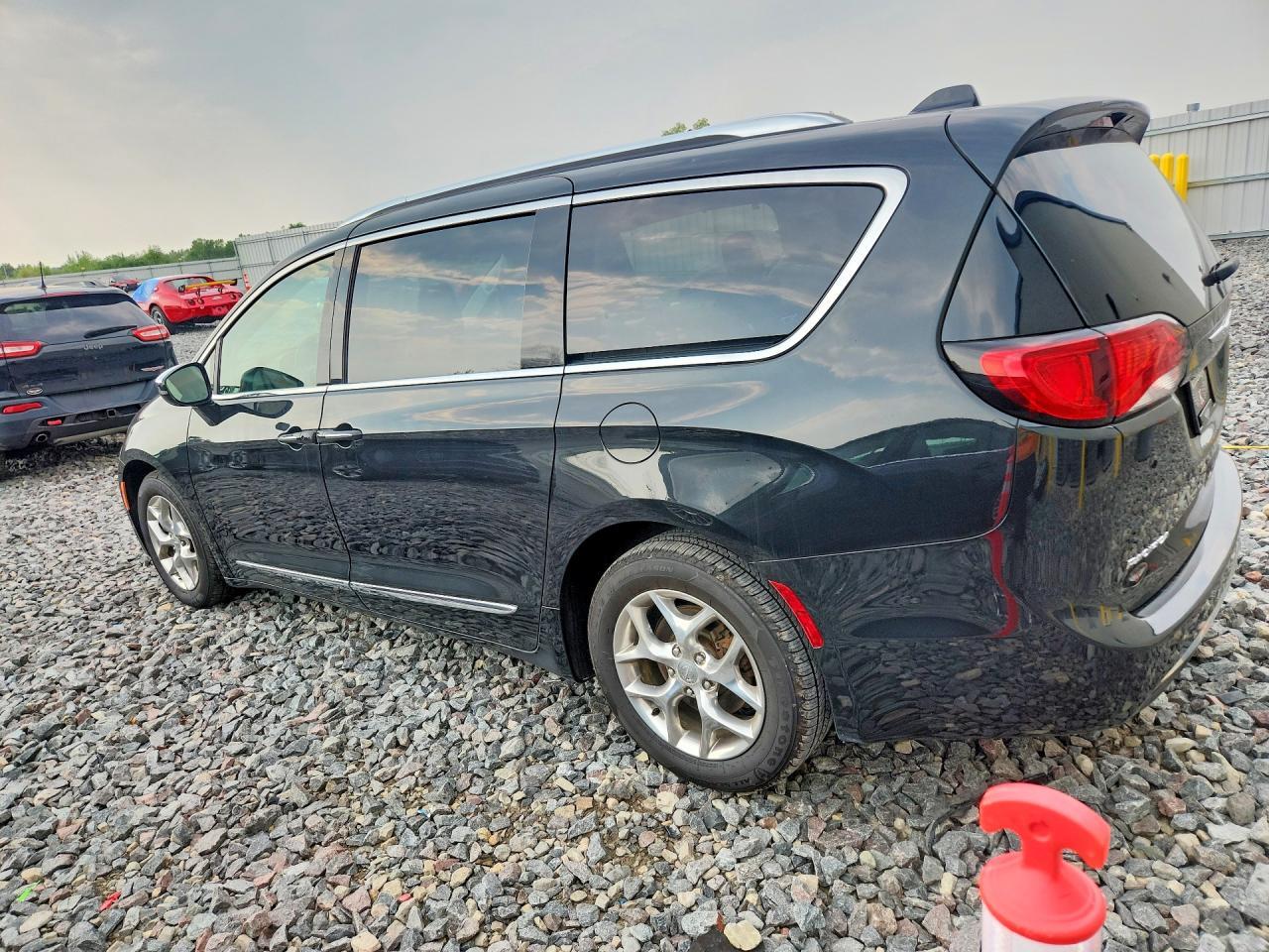 2018 CHRYSLER PACIFICA LIMITED — Фото 2 из 13