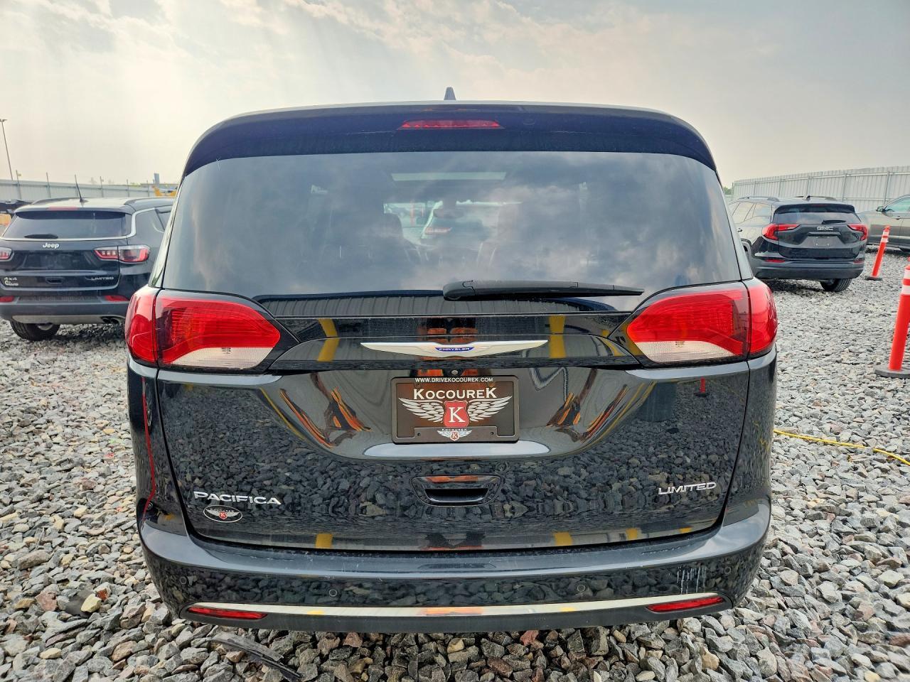 2018 CHRYSLER PACIFICA LIMITED — Фото 6 из 13