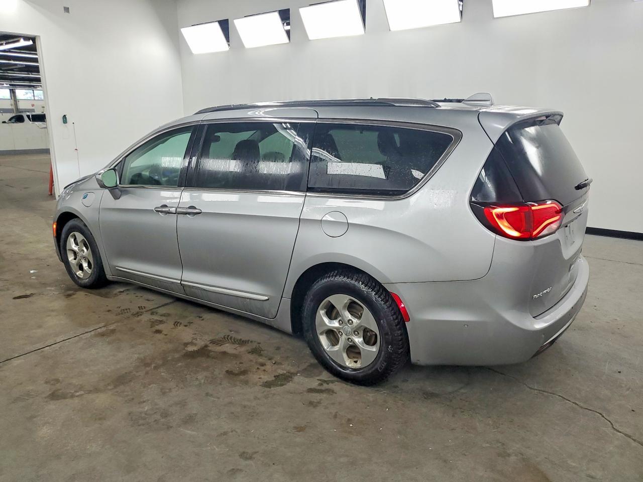 2018 CHRYSLER PACIFICA HYBRID LIMITED — Фото 2 из 13