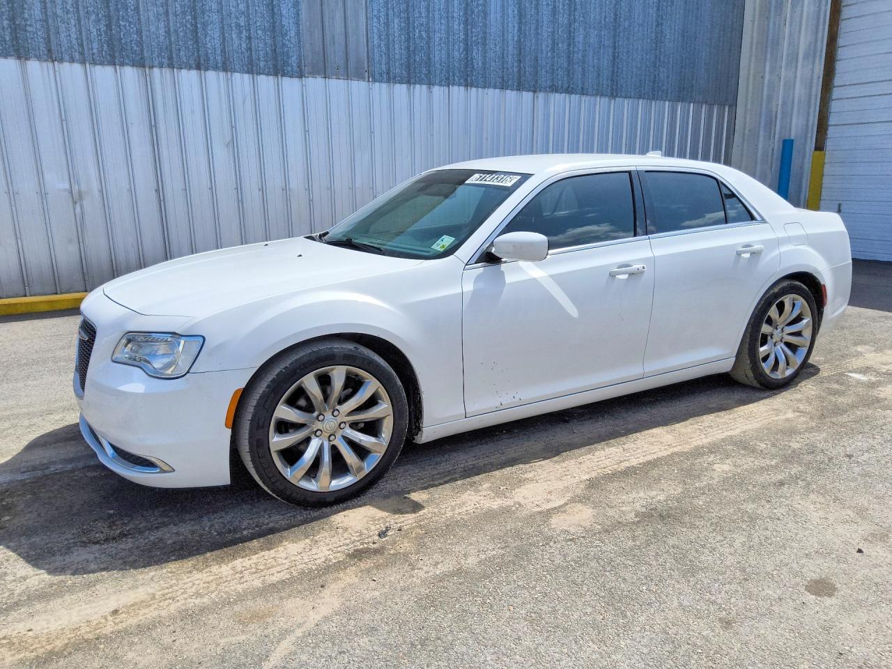 2C3CCAAG6JH314159 2018 CHRYSLER 300 photo no. 1