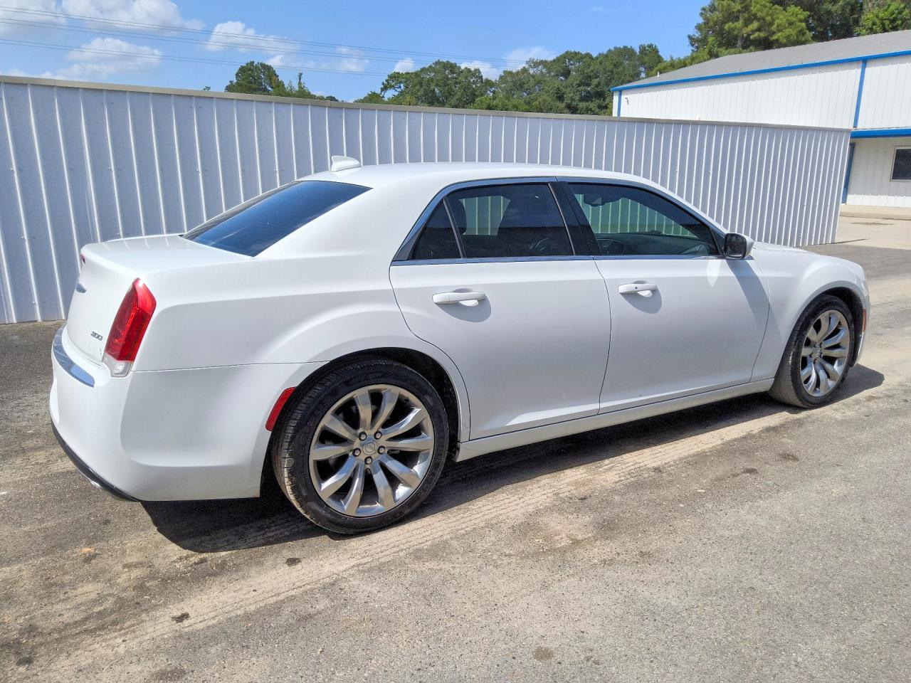 2C3CCAAG6JH314159 2018 CHRYSLER 300 photo no. 3
