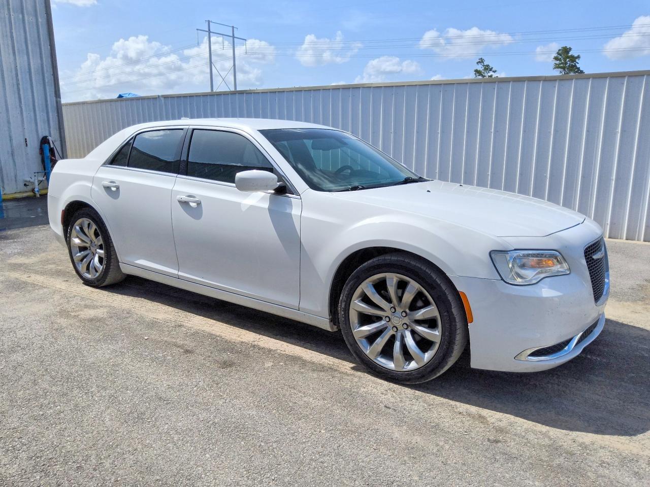 2C3CCAAG6JH314159 2018 CHRYSLER 300 photo no. 4