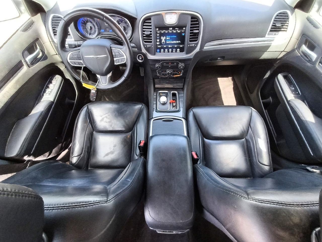 2C3CCAAG6JH314159 2018 CHRYSLER 300 photo no. 8
