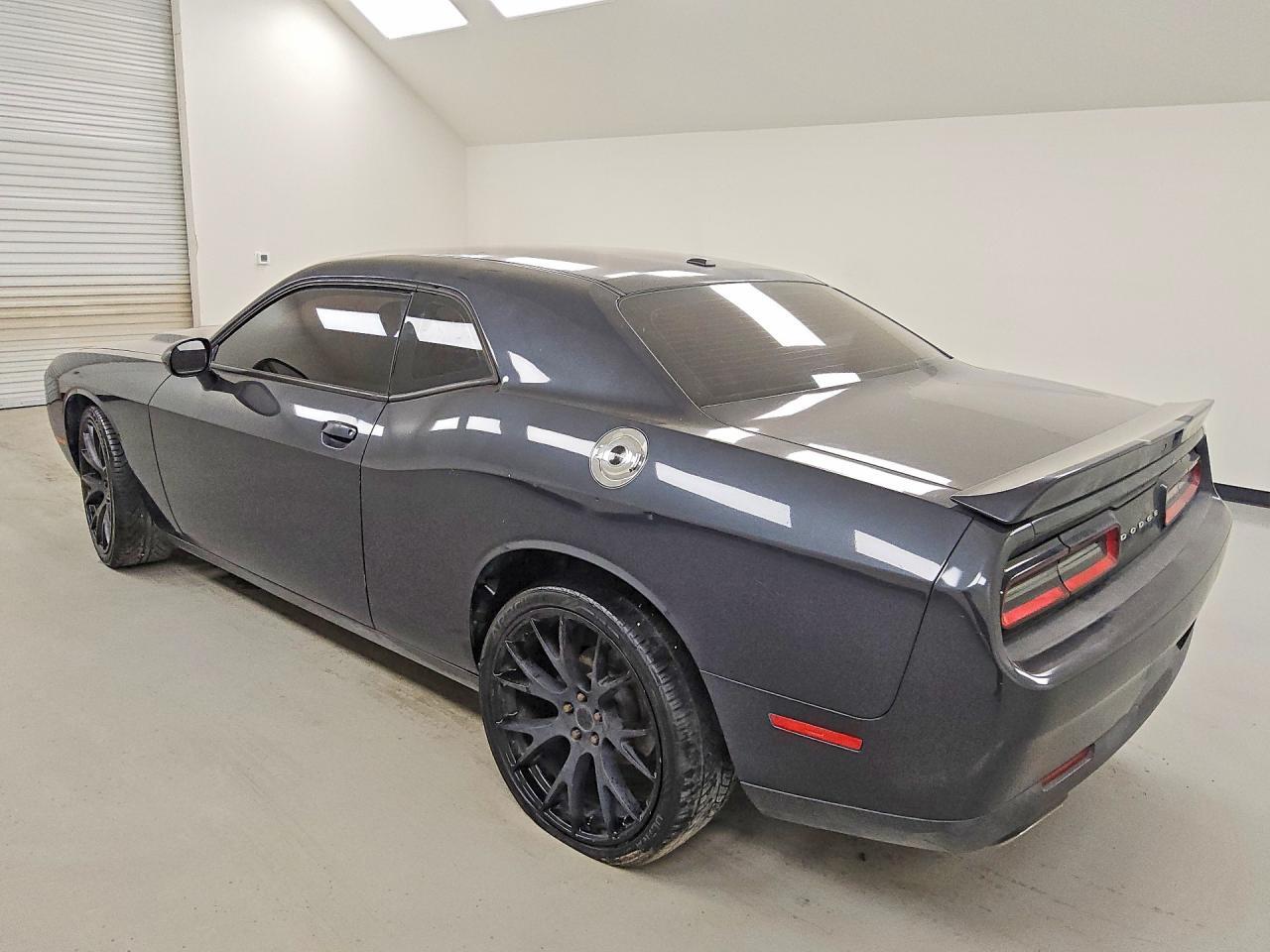 2018 DODGE CHALLENGER SXT — Фото 2 из 12
