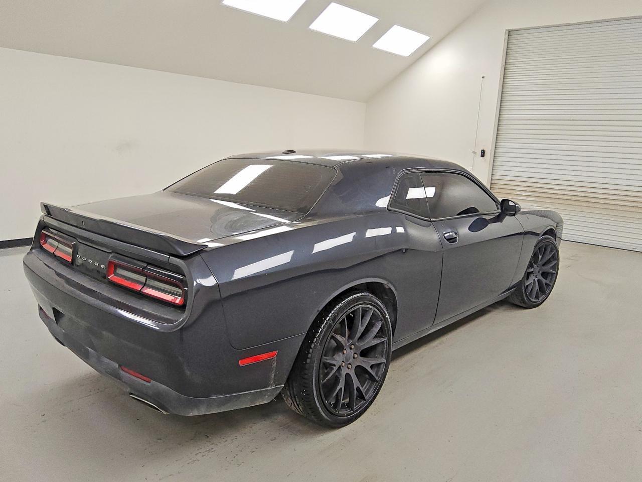 2018 DODGE CHALLENGER SXT — Фото 3 из 12