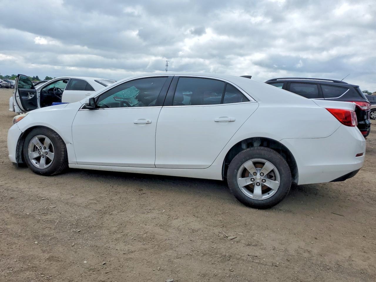 2015 CHEVROLET MALIBU LS — Фото 2 из 13
