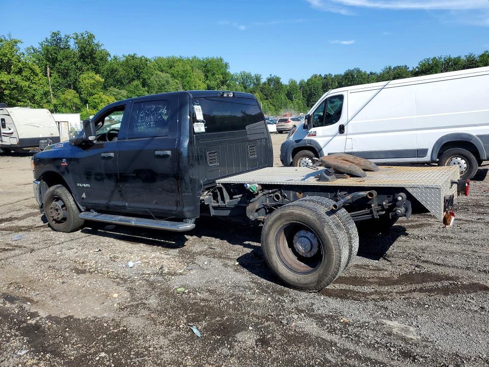 2022 RAM 3500 TRADESMAN — Фото 2 из 12