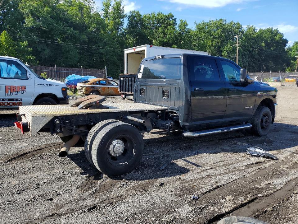 2022 RAM 3500 TRADESMAN — Фото 3 из 12